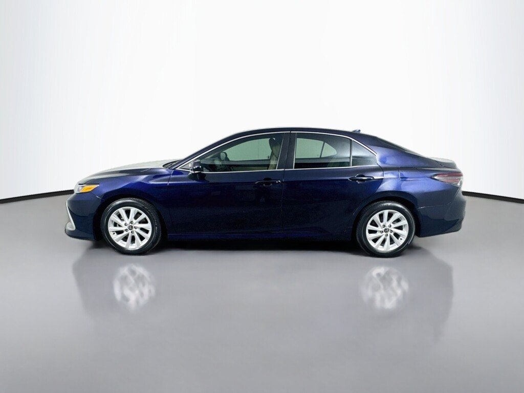 Used 2022 Toyota Camry LE w/ Carpet Mat Package (TMS) FWD image 2