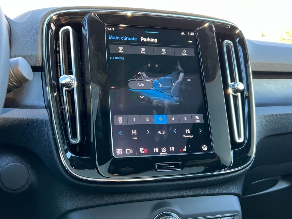 Used 2022 Volvo C40 P8 Recharge Ultimate image 21