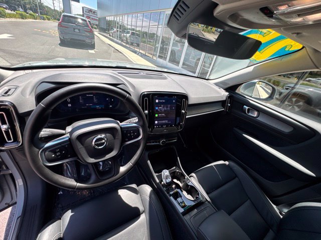 Certified 2025 Volvo XC40 B5 Plus AWD/4WD image 19