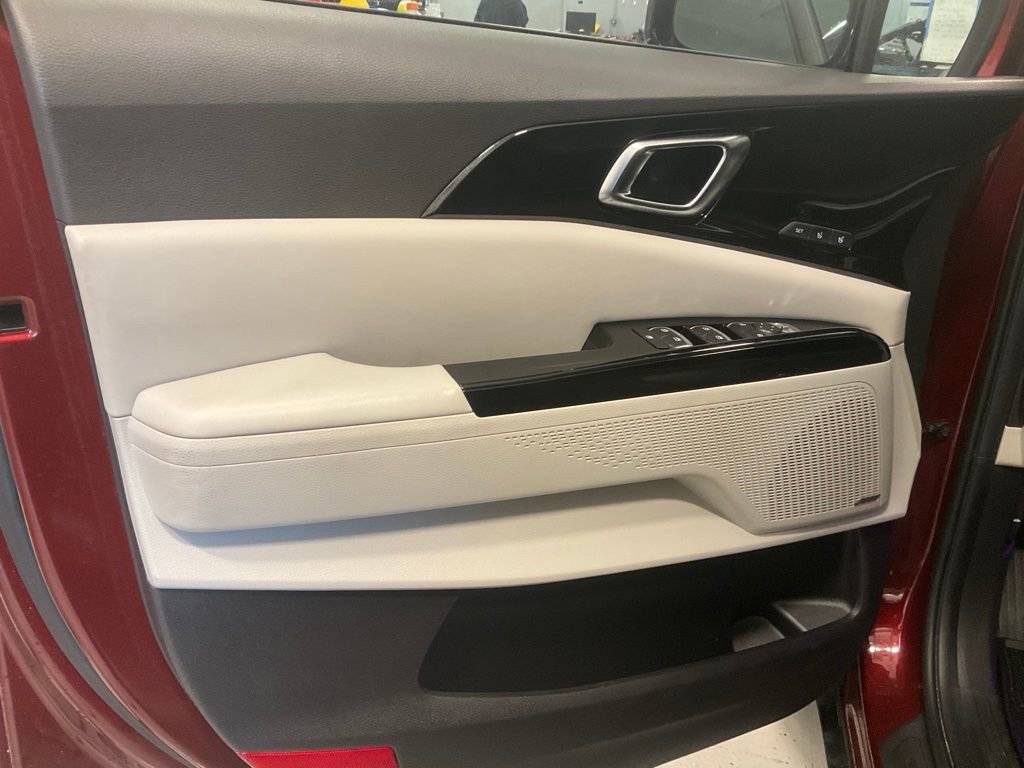 Used 2023 Kia Carnival SX Prestige image 33