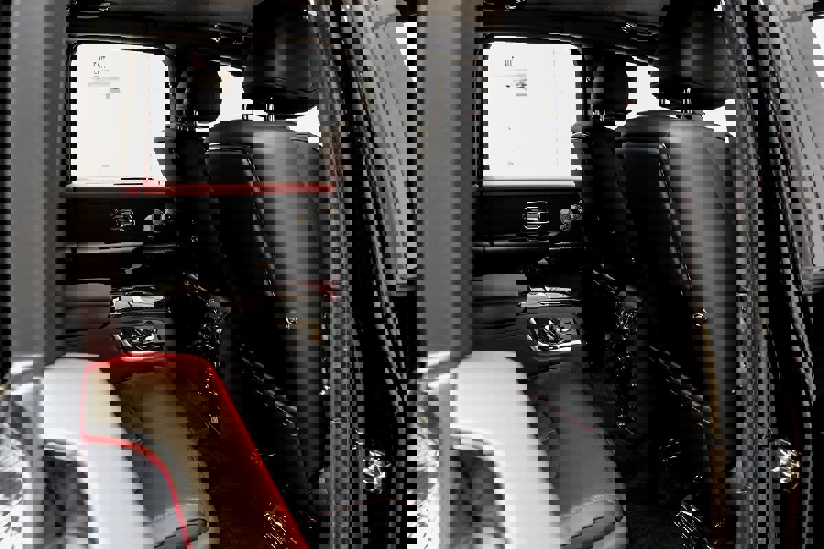 Used 2022 Rolls-Royce Cullinan Black Badge w/ Dark Exterior Package image 33