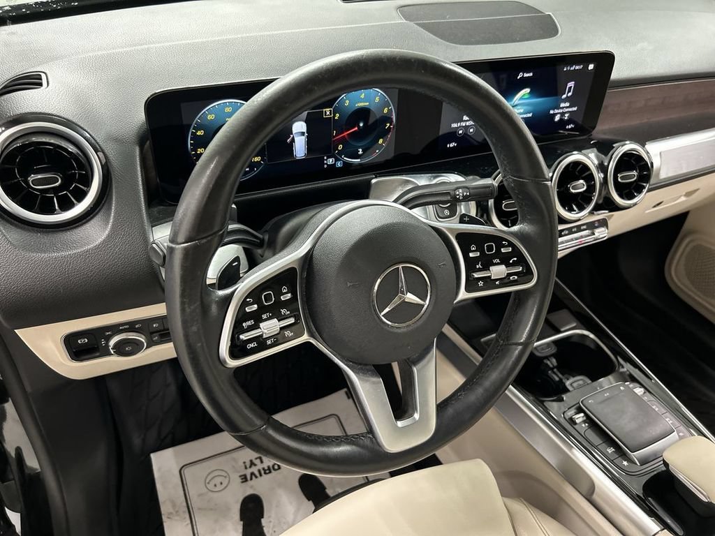Used 2022 Mercedes-Benz GLB 250 4MATIC image 4