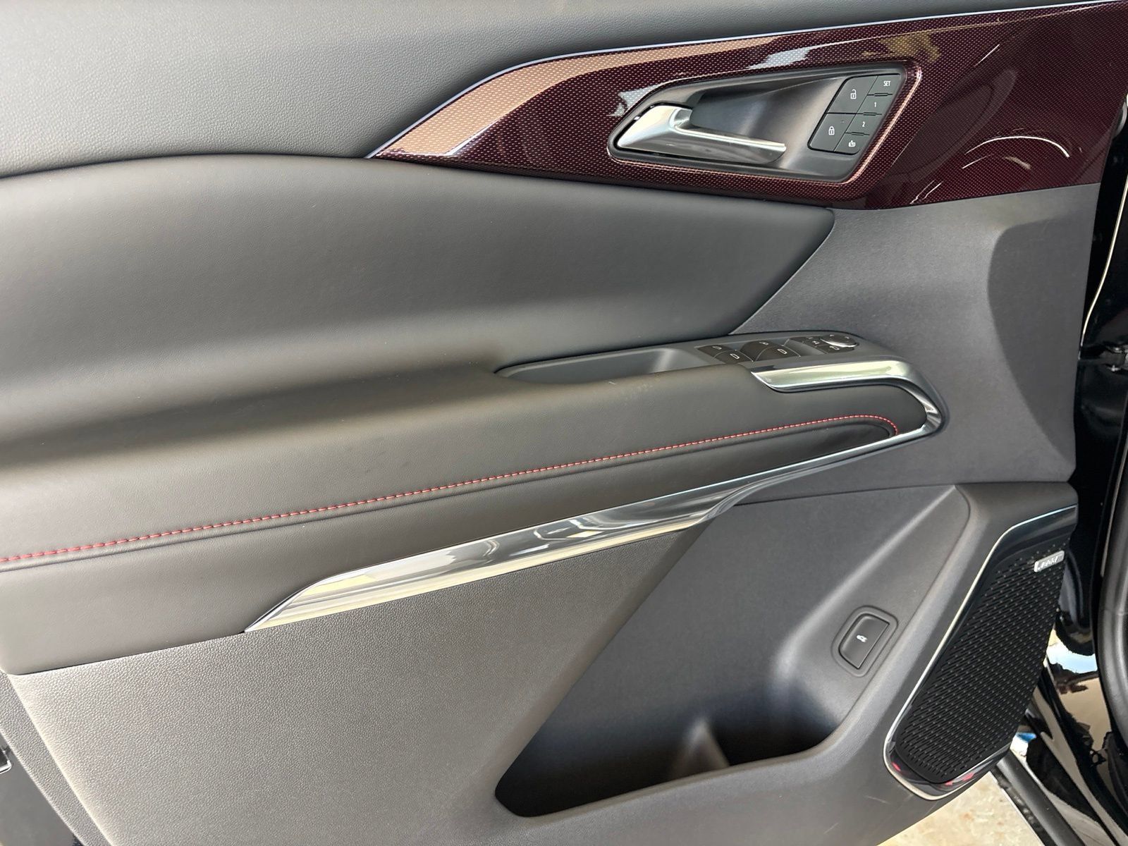 New 2027 Chevrolet Traverse RS FWD image 11