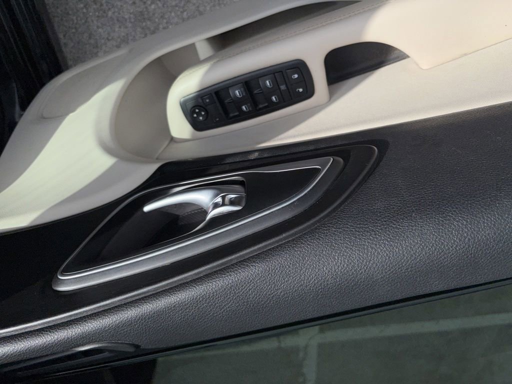 Used 2015 Chrysler 200 Limited w/ Convenience Group image 11