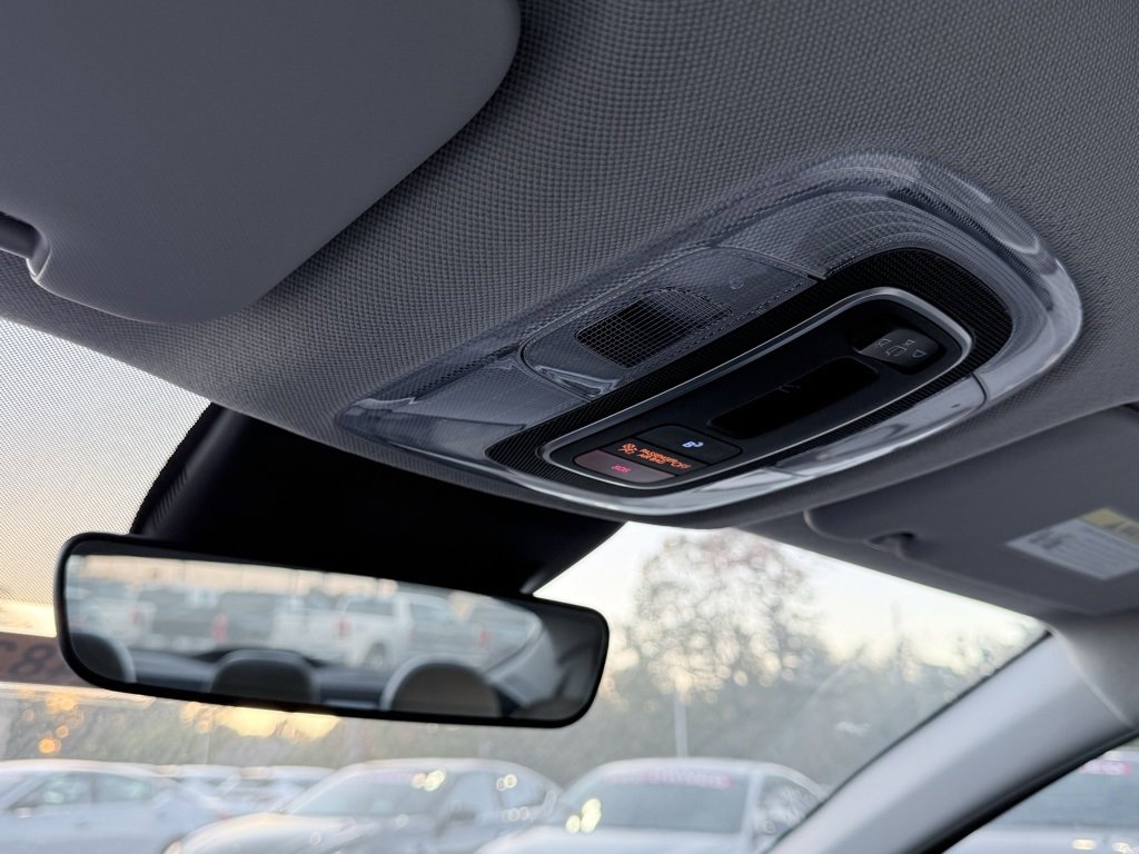 New 2025 Hyundai Elantra Limited image 22