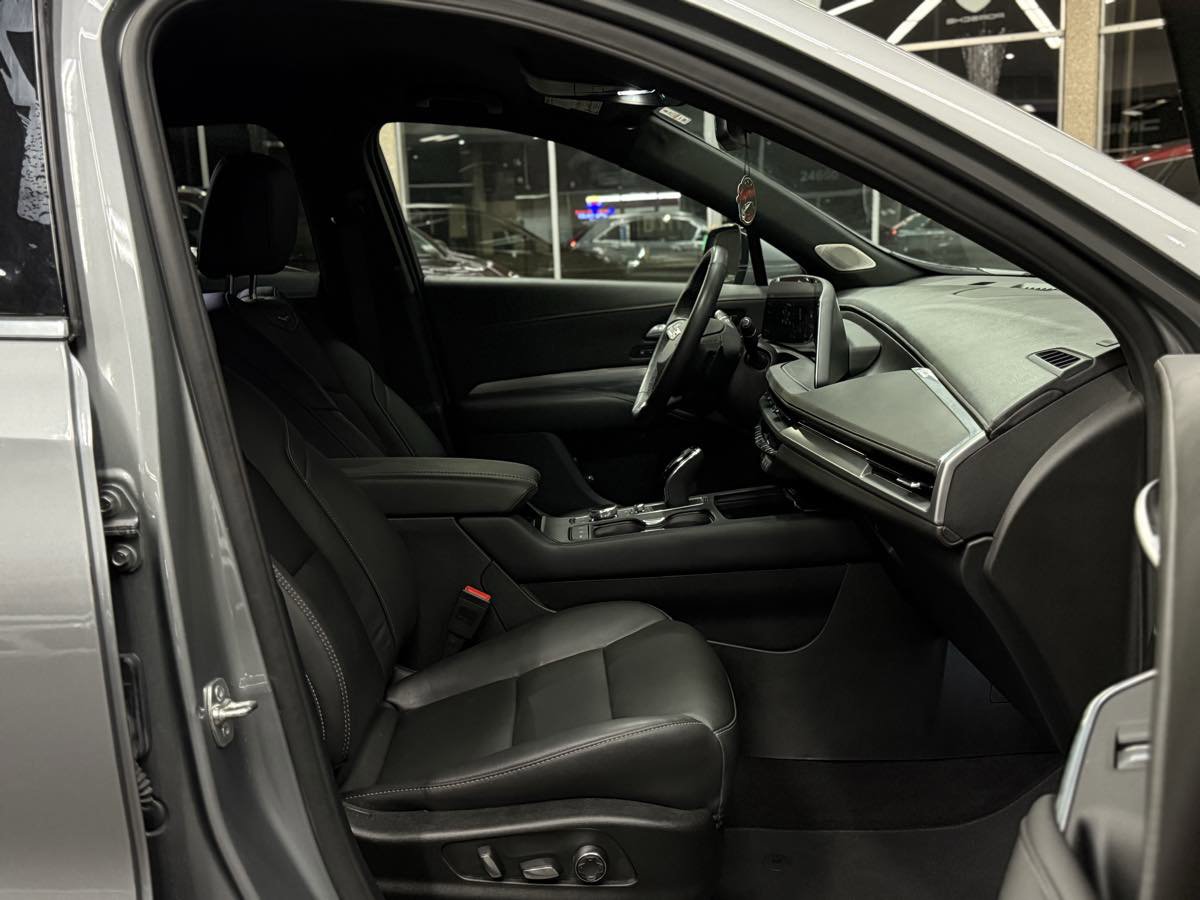 Used 2024 Cadillac XT4 Premium Luxury w/ Cold Weather Package image 27