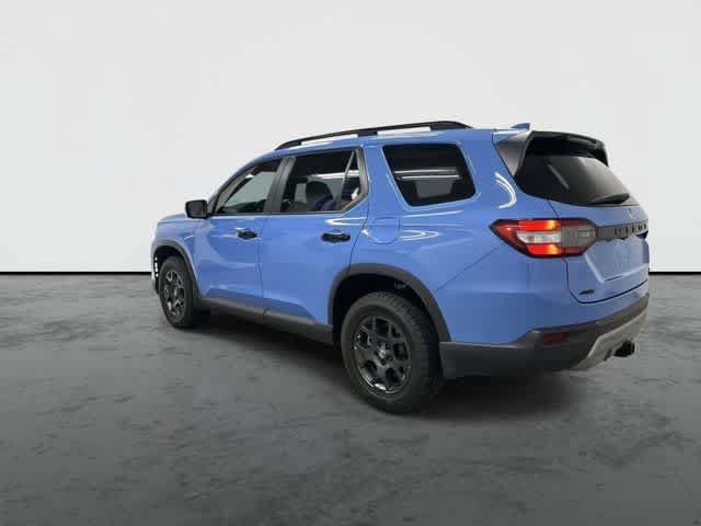 Used 2025 Honda Pilot TrailSport image 9