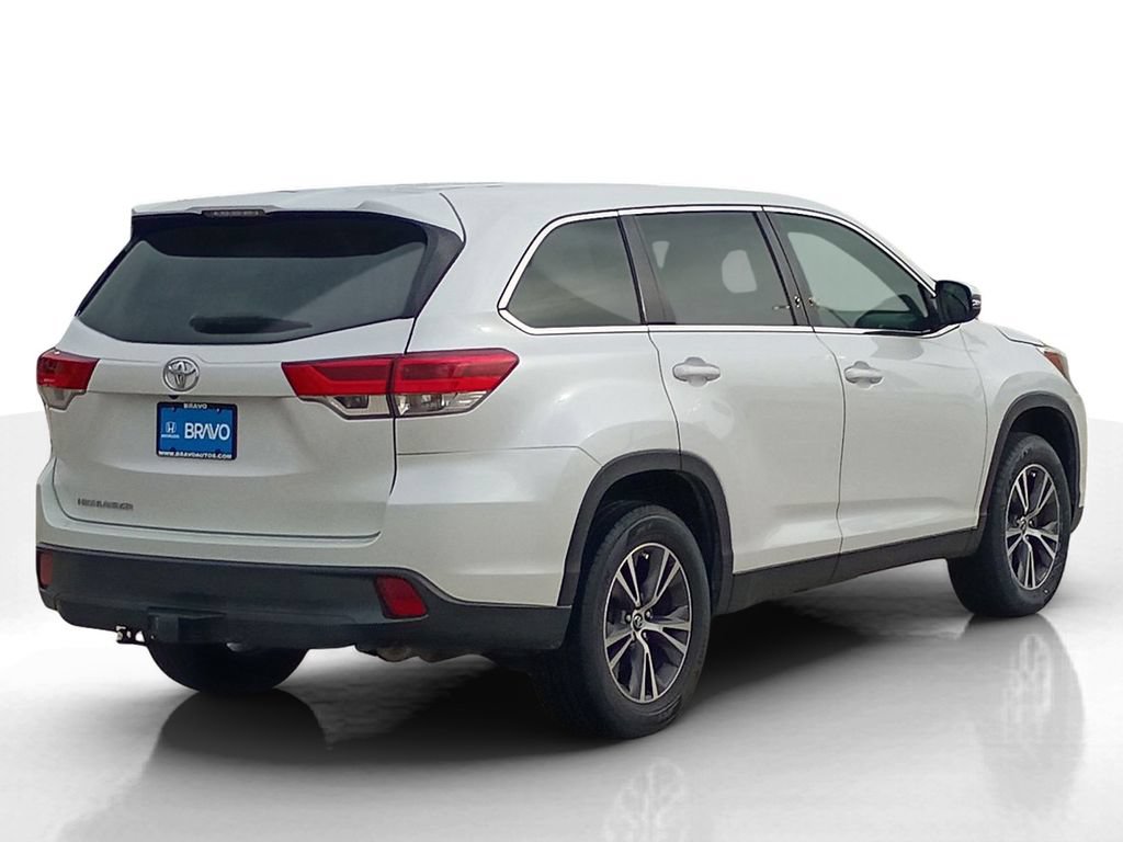 Used 2019 Toyota Highlander LE FWD image 7