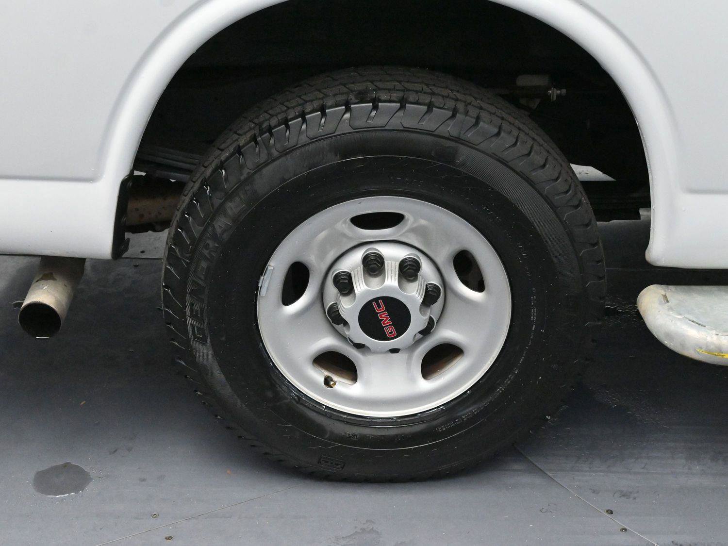 Used 2024 GMC Savana 2500 w/ Driver Convenience Package image 29