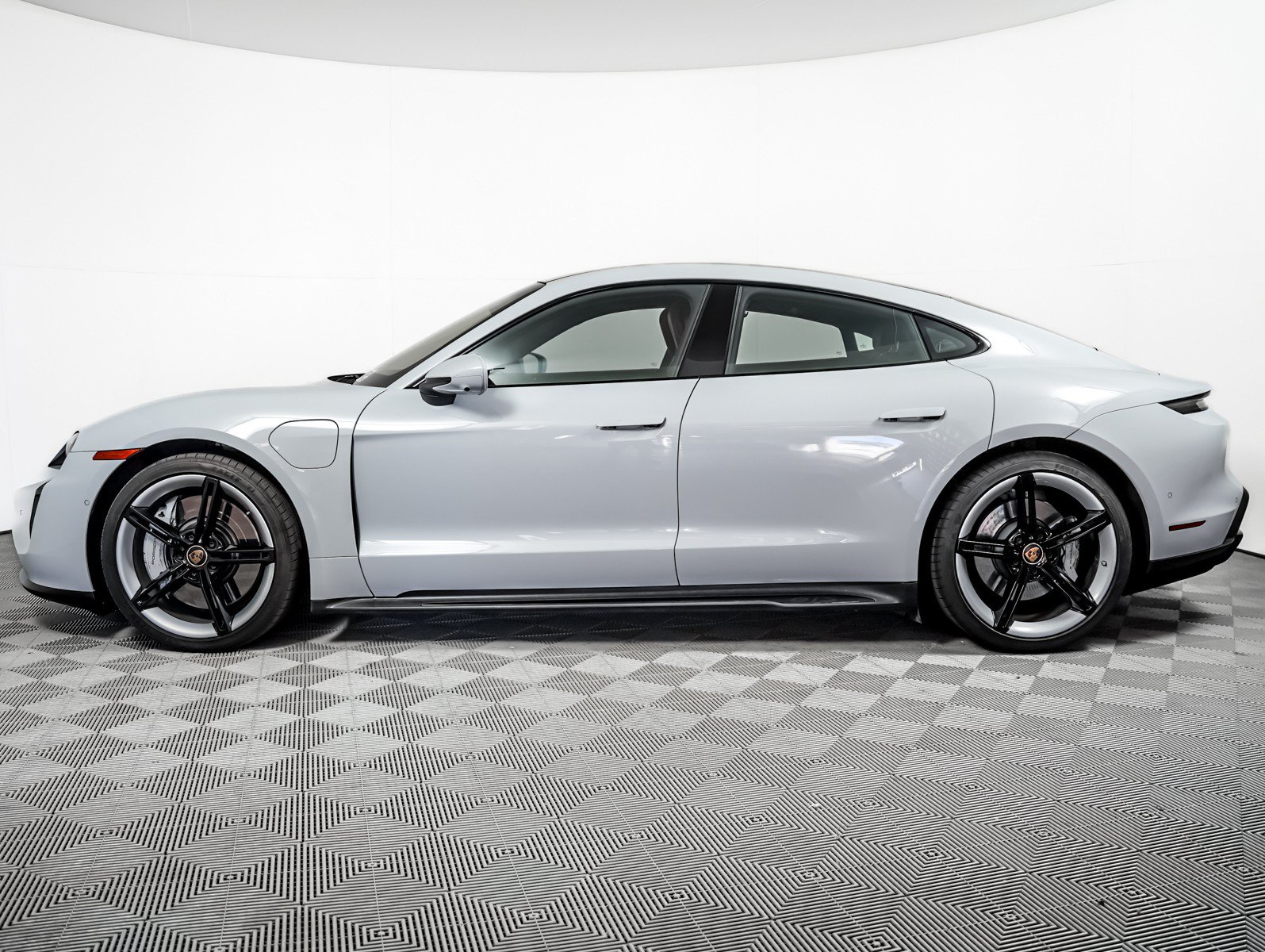 Certified 2023 Porsche Taycan GTS AWD/4WD image 2