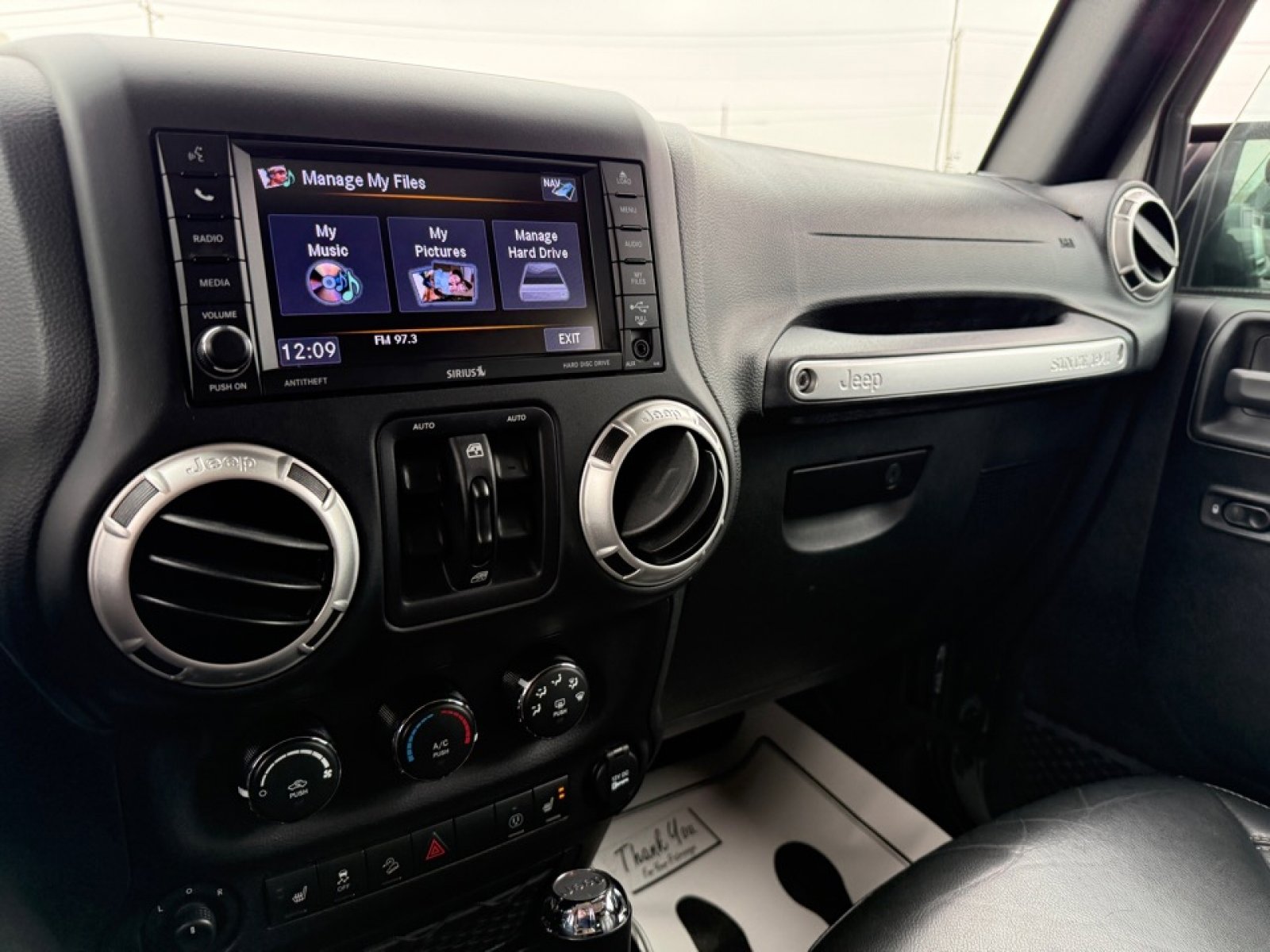 Used 2018 Jeep Wrangler Unlimited Sahara w/ Connectivity Group image 31