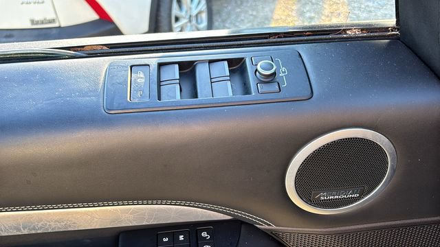Used 2017 Land Rover Discovery First Edition AWD/4WD image 10