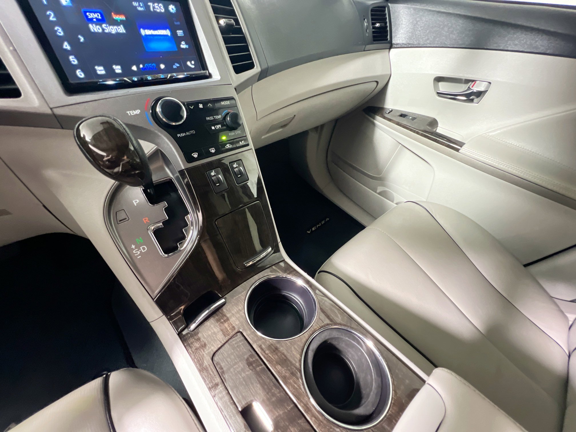 Used 2014 Toyota Venza XLE image 26