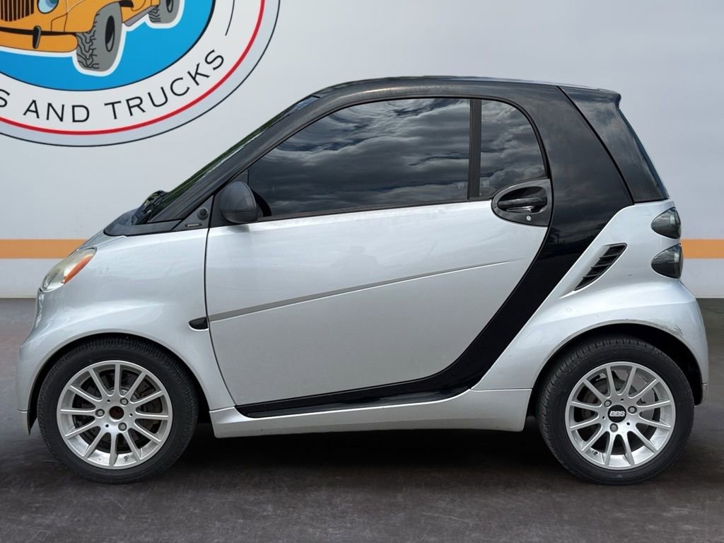 Used 2012 smart fortwo pure RWD image 3
