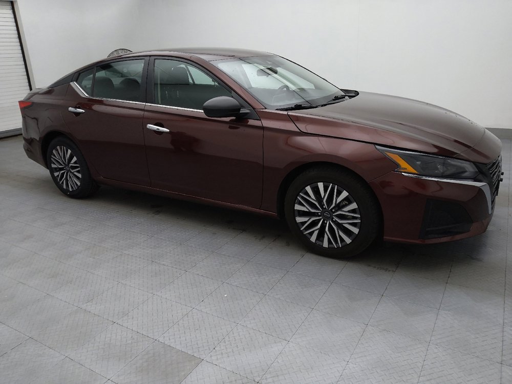 Used 2024 Nissan Altima 2.5 SV image 11