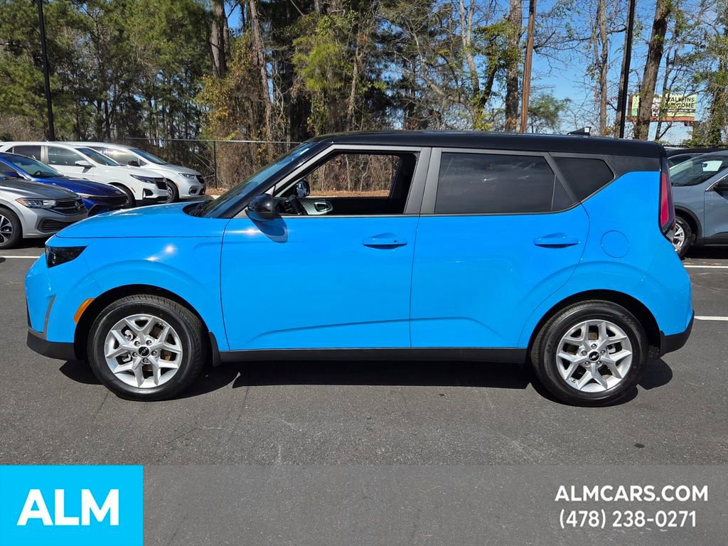 Used 2025 Kia Soul S image 2