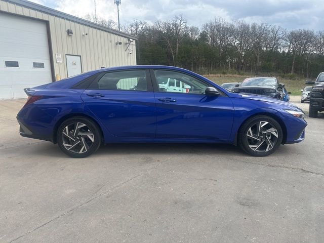 Used 2025 Hyundai Elantra Sport image 6