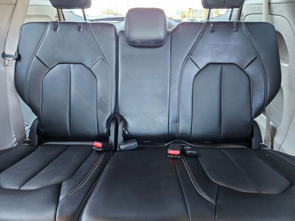 Used 2024 Chrysler Pacifica Touring-L image 17