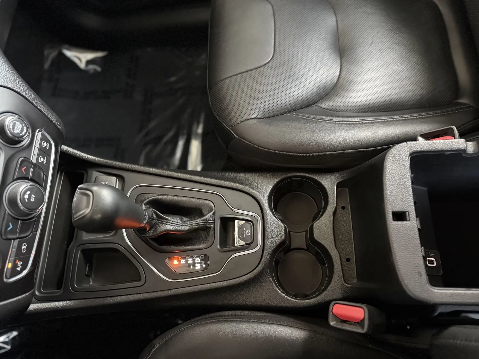 Used 2021 Jeep Cherokee Latitude Lux FWD image 37