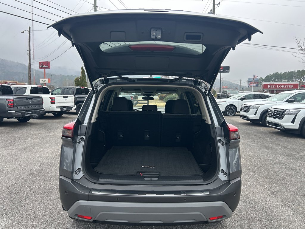 Used 2023 Nissan Rogue SV image 10