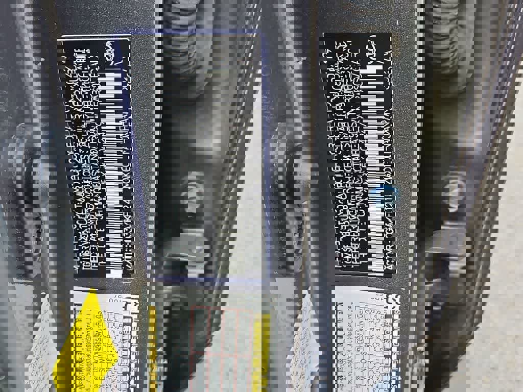 Used 2019 Toyota C-HR XLE image 40