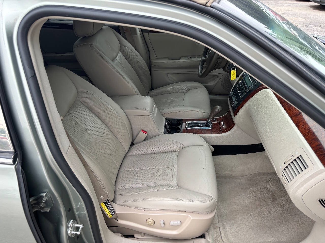 Used 2006 Cadillac DTS w/ Trunk Convenience Package FWD image 14