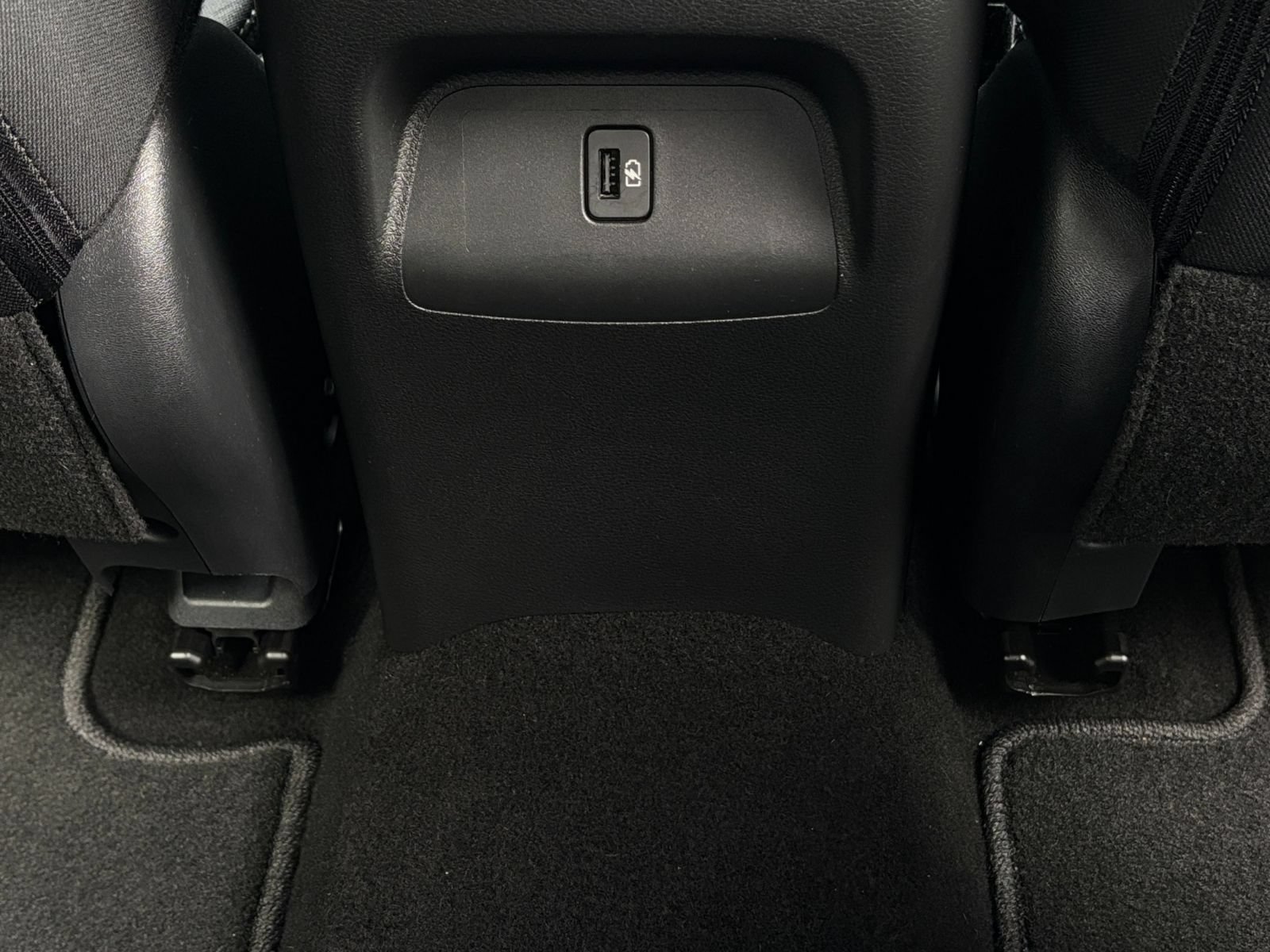 Used 2025 Nissan Sentra SV FWD image 21