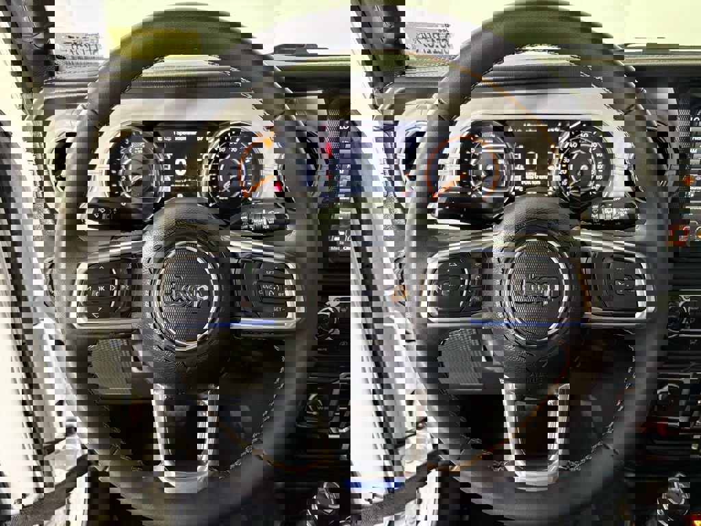 Used 2023 Jeep Wrangler Unlimited Sahara image 18