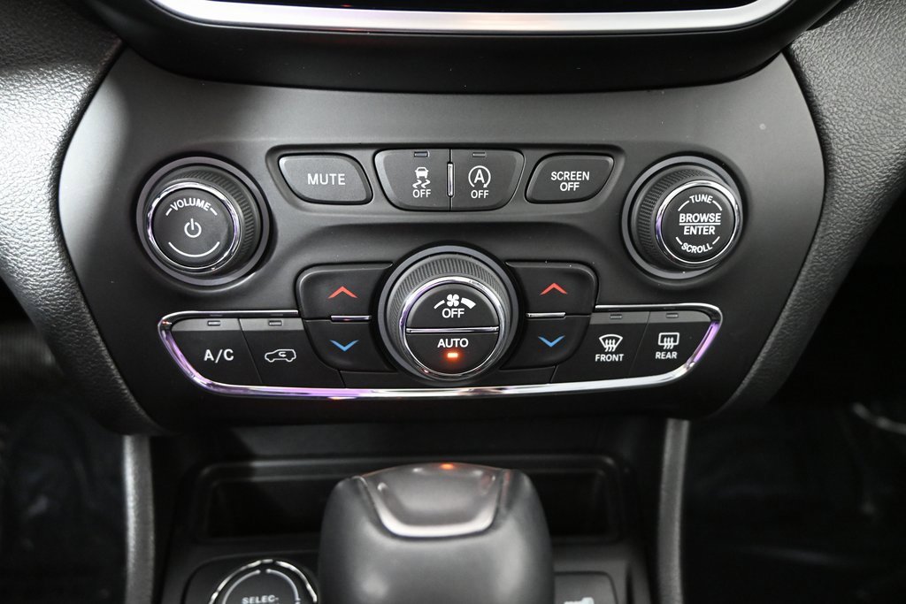 Used 2022 Jeep Cherokee Limited image 31