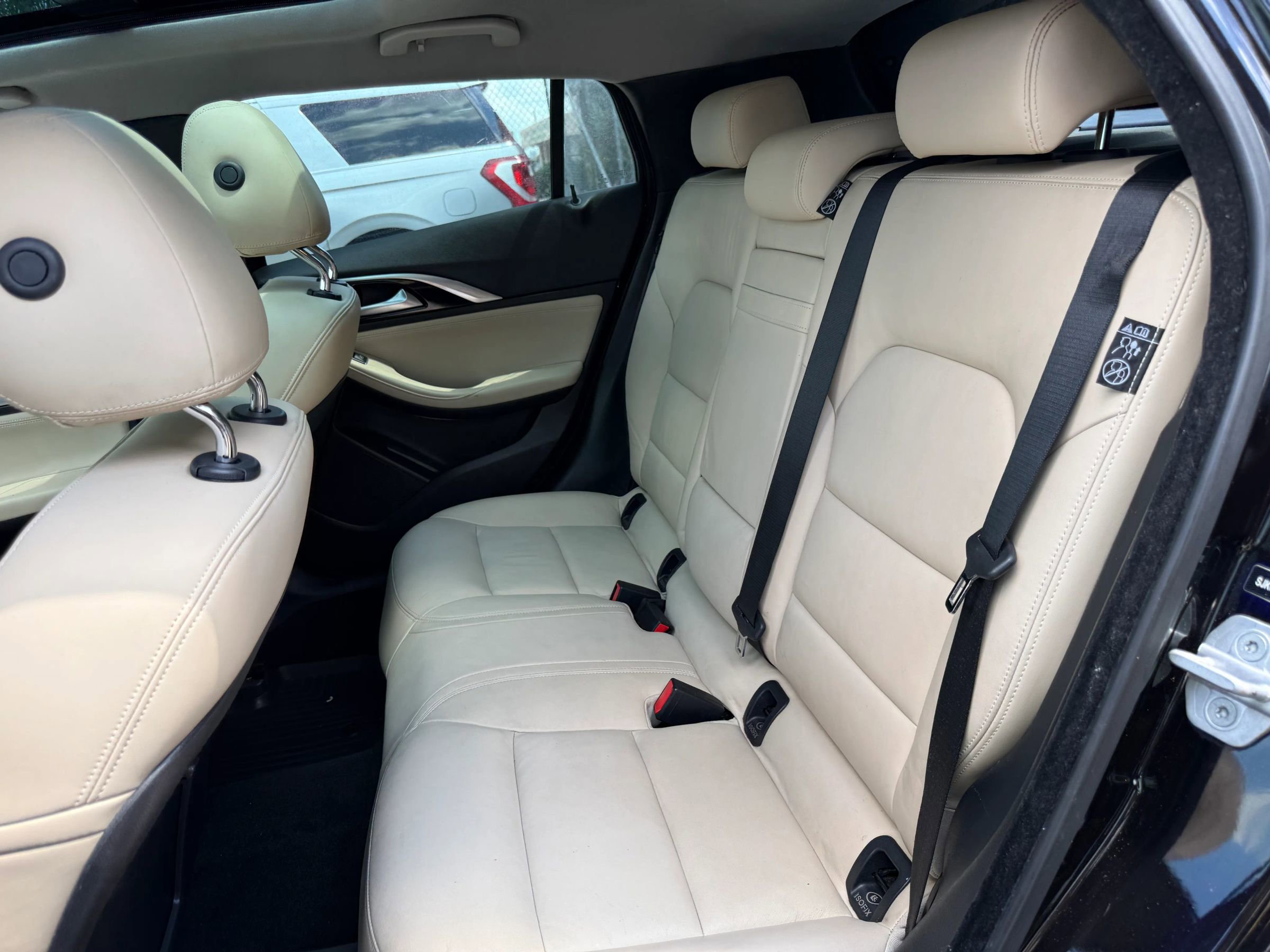 Used 2017 INFINITI QX30 Premium w/ Navigation Package image 15