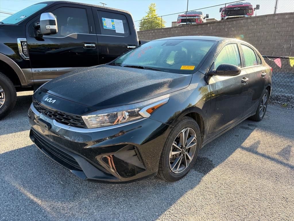 Used 2023 Kia Forte LXS FWD image 2