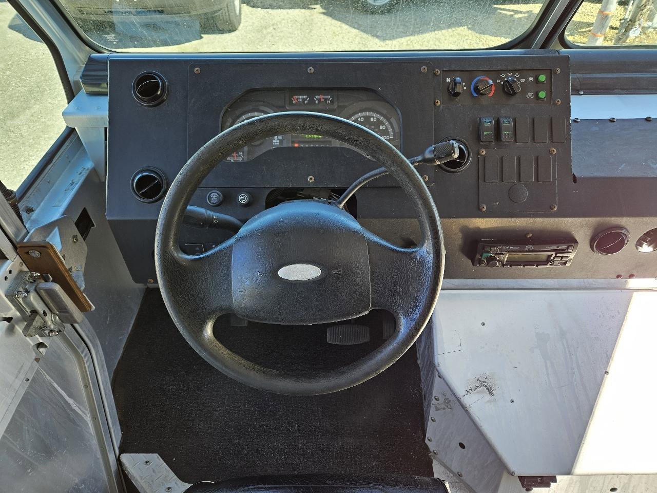 Used 2013 Ford E-350 and Econoline 350 Super Duty w/ Air Conditioning Prep Pkg image 27