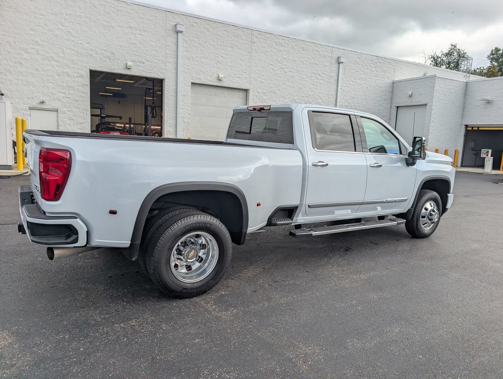 Used 2026 Chevrolet Silverado 3500 High Country w/ High Country Premium Package AWD/4WD image 9