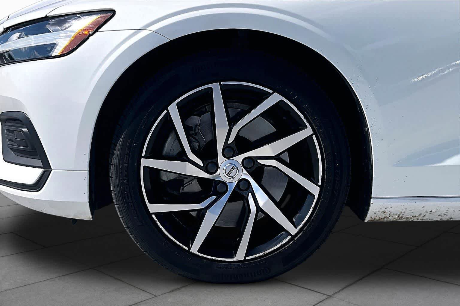 Used 2020 Volvo S60 T6 Momentum AWD/4WD image 11