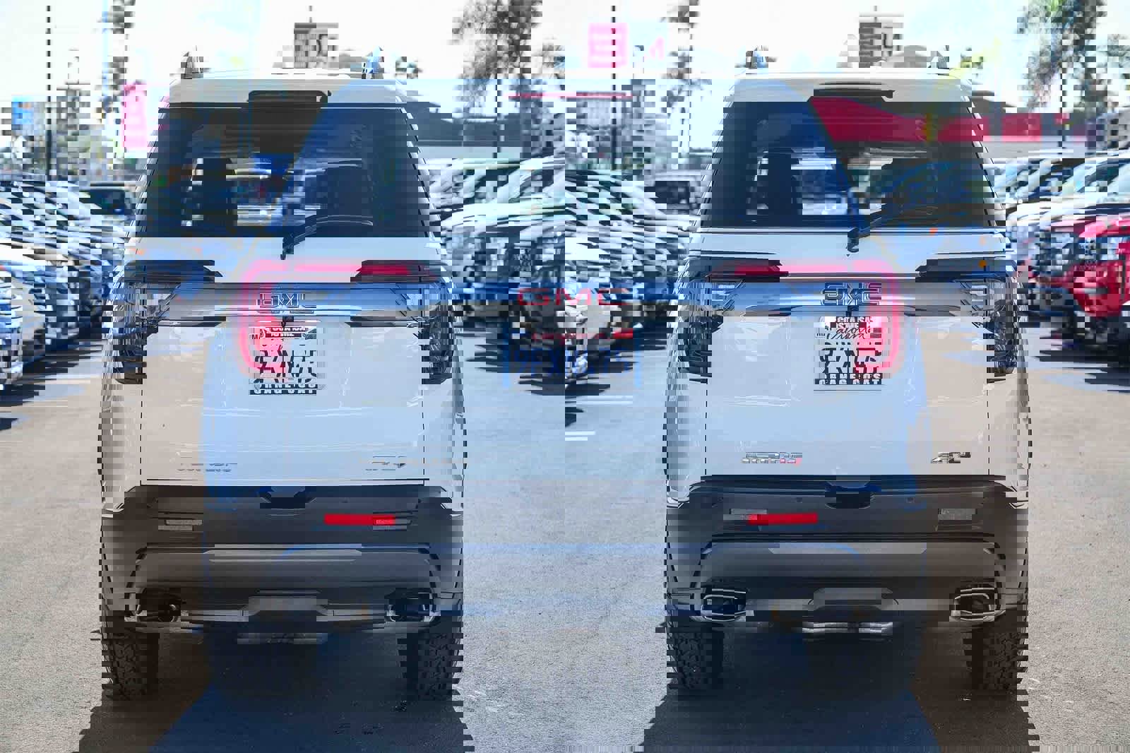 Used 2023 GMC Acadia AT4 w/ Technology Package image 5