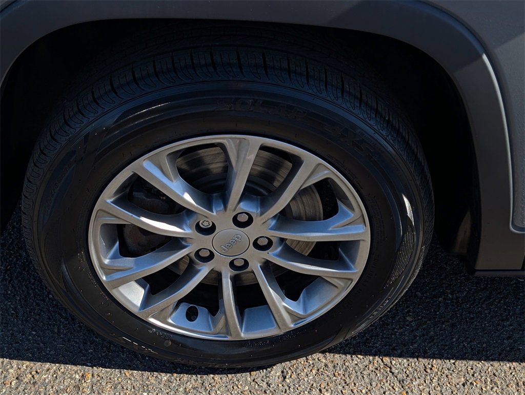 Used 2021 Jeep Cherokee Latitude Plus image 29