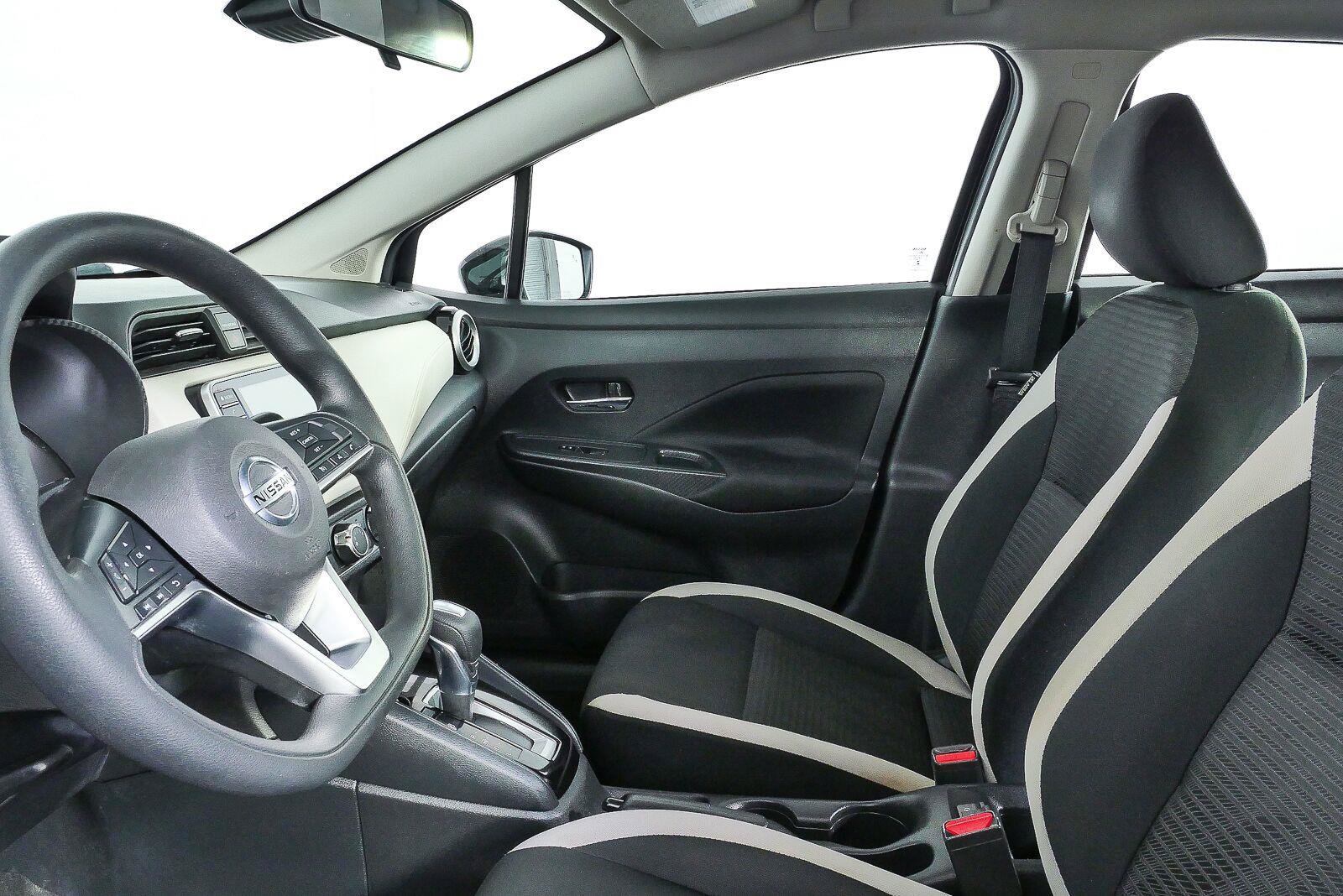 Used 2021 Nissan Versa SV FWD image 5