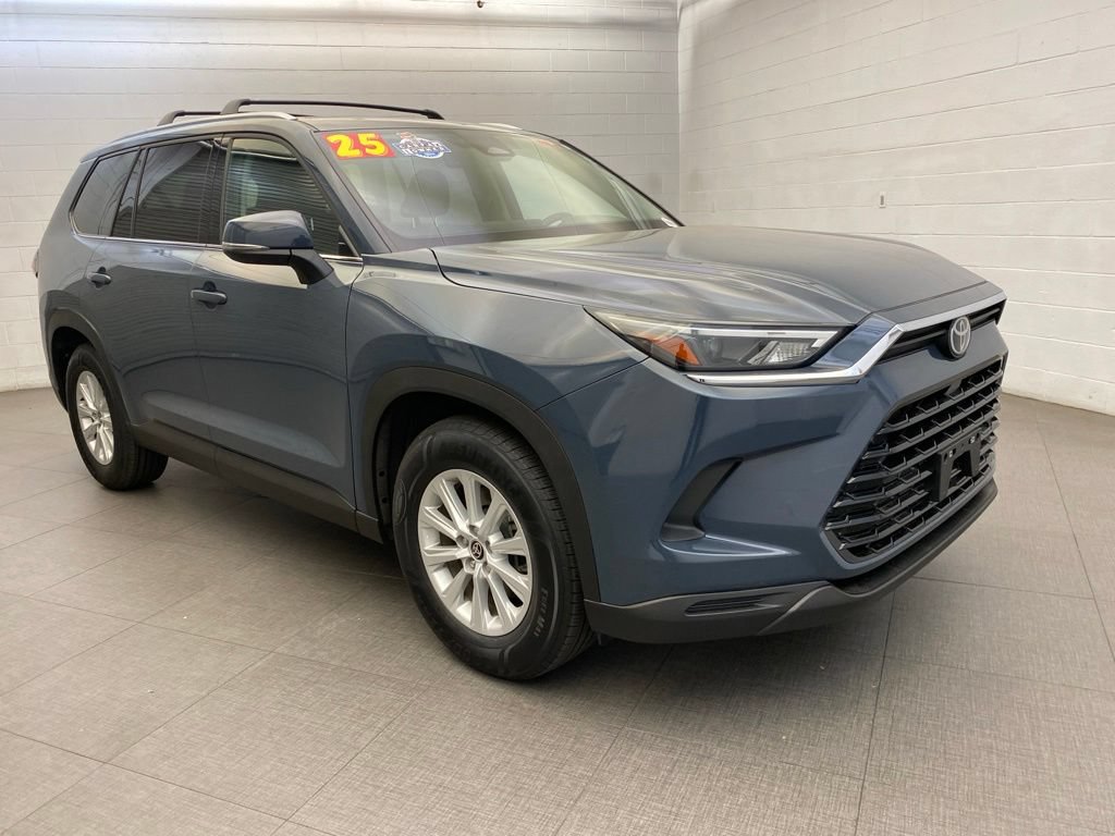 Used 2025 Toyota Grand Highlander AWD image 4