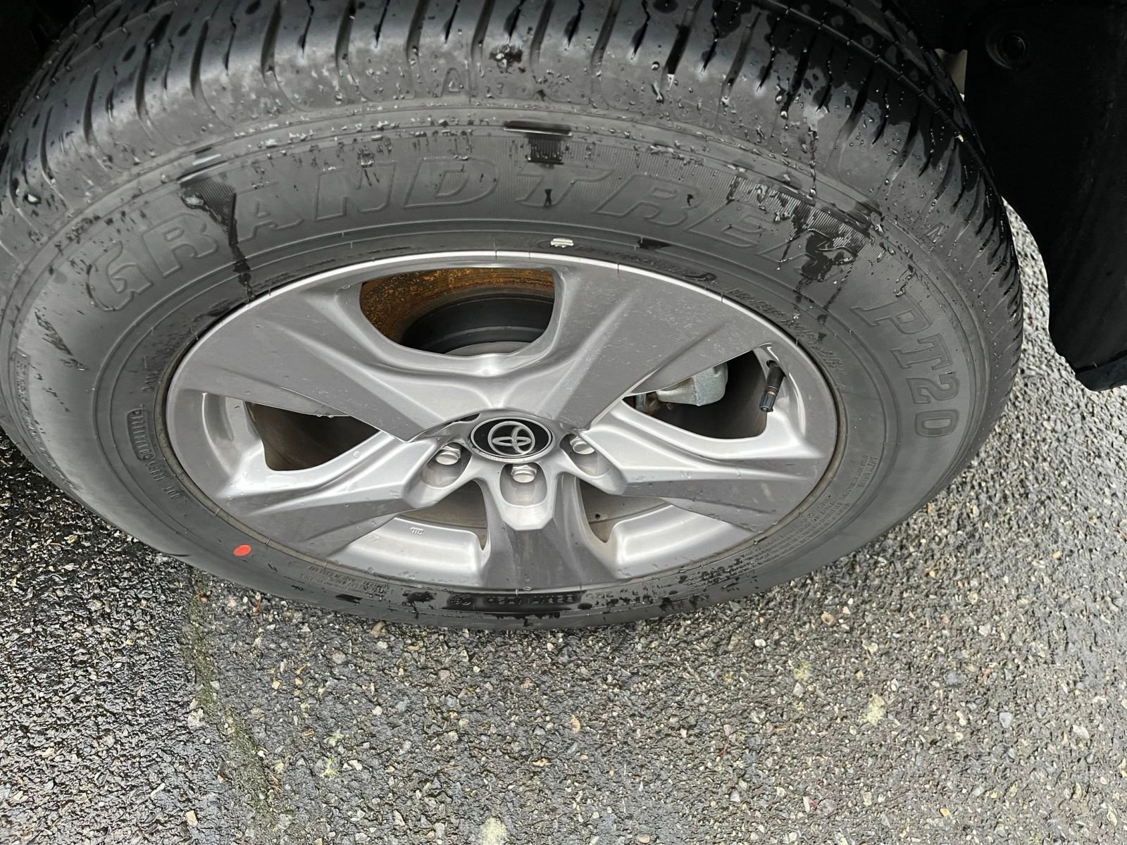 Used 2025 Toyota RAV4 XLE image 30