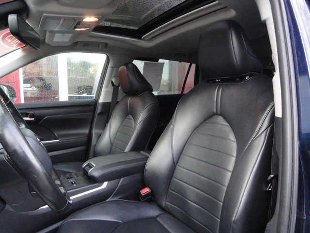 Used 2023 Toyota Highlander XLE image 11