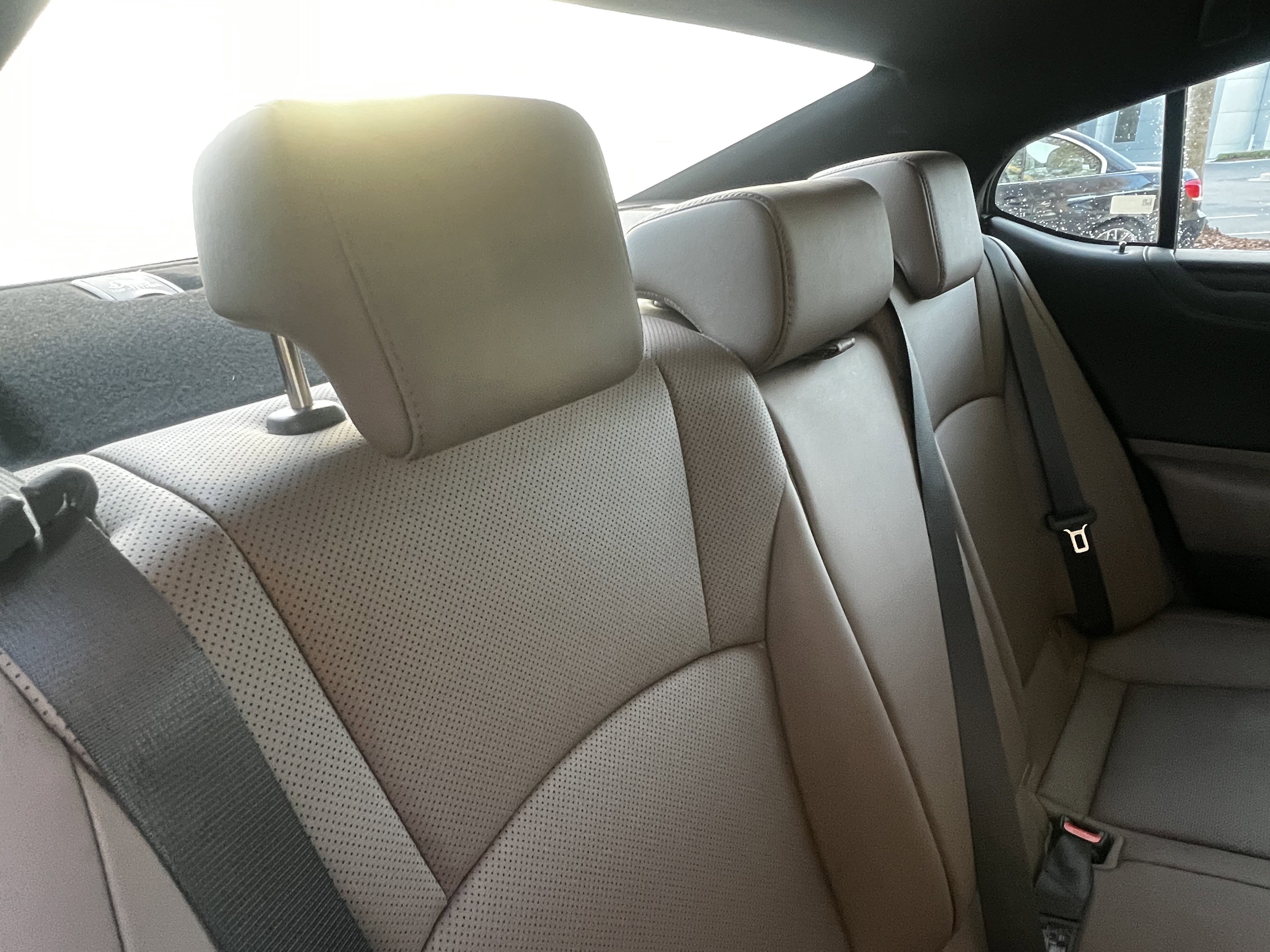 Used 2025 Lexus ES 300h w/ Premium Package image 41