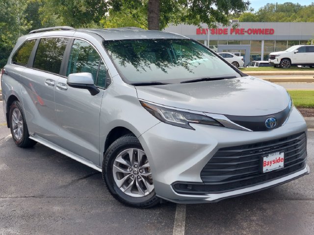 Certified 2023 Toyota Sienna LE FWD image 2