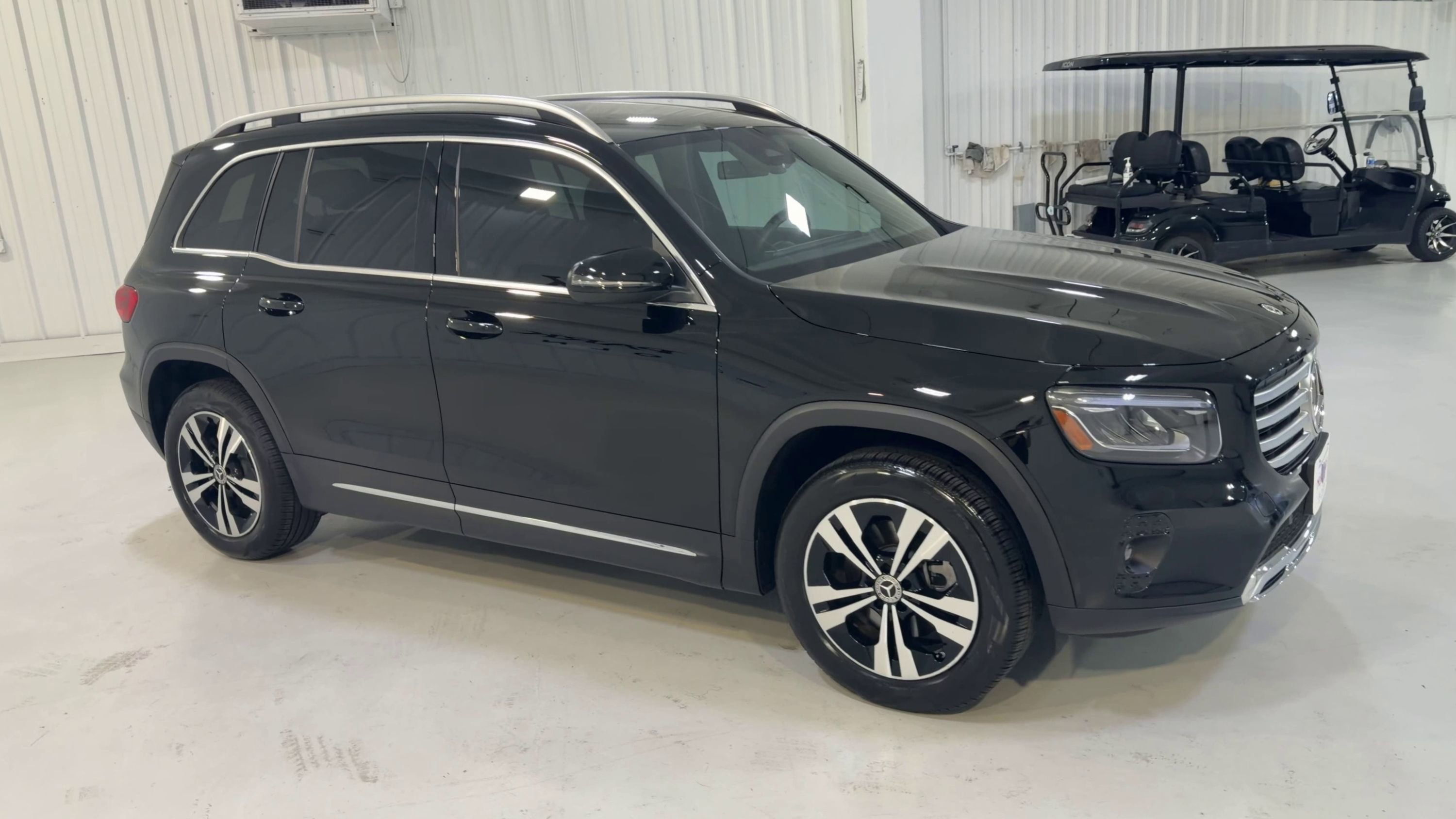 Used 2025 Mercedes-Benz GLB 250 image 3