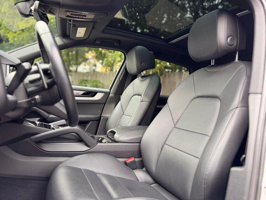 Used 2024 Porsche Cayenne AWD/4WD image 18