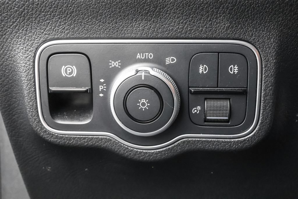 Used 2023 Mercedes-Benz GLA 250 4MATIC image 16