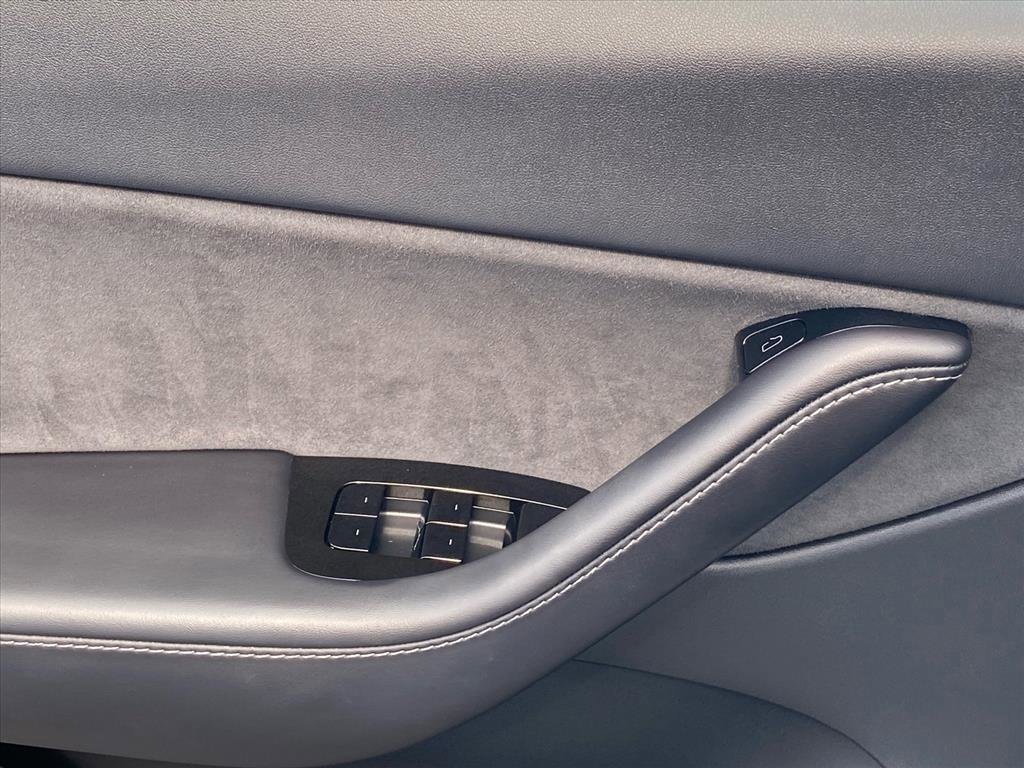 Used 2021 Tesla Model Y Long Range image 19