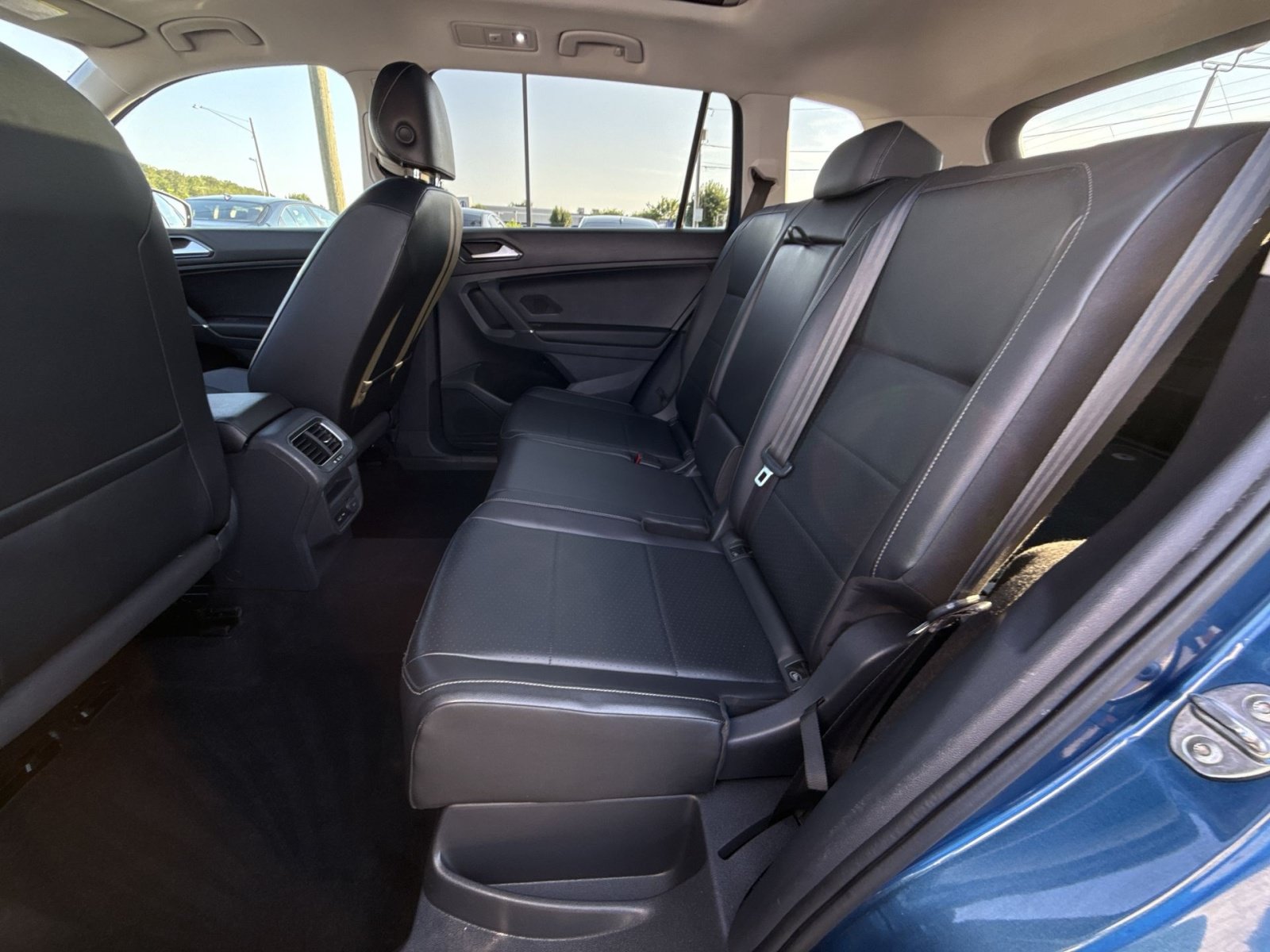 Used 2018 Volkswagen Tiguan SEL AWD/4WD image 25
