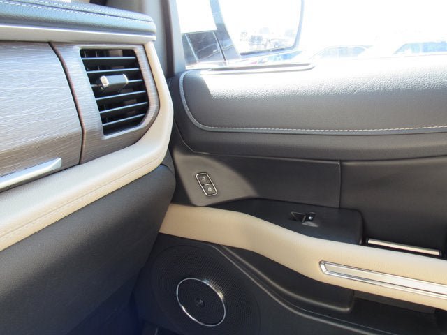 Used 2023 Ford Expedition Limited AWD/4WD image 32
