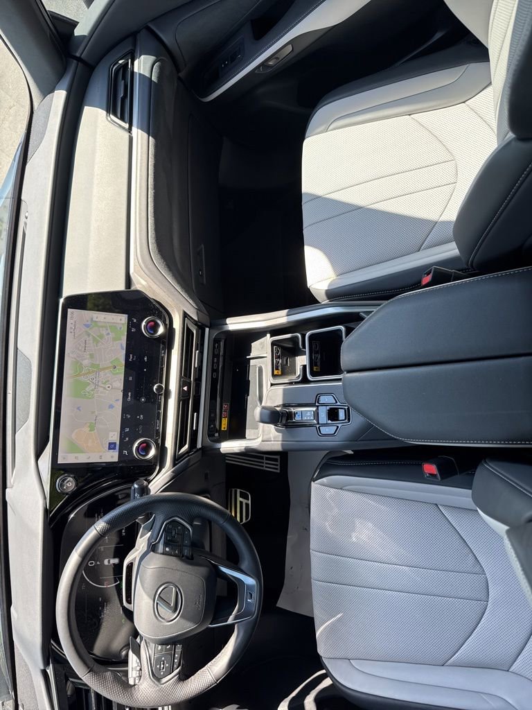 Used 2025 Lexus TX 500h AWD w/ Technology Package image 17