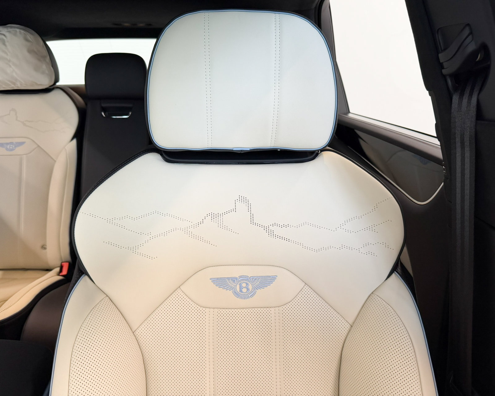 New 2027 Bentley Bentayga AWD/4WD image 18